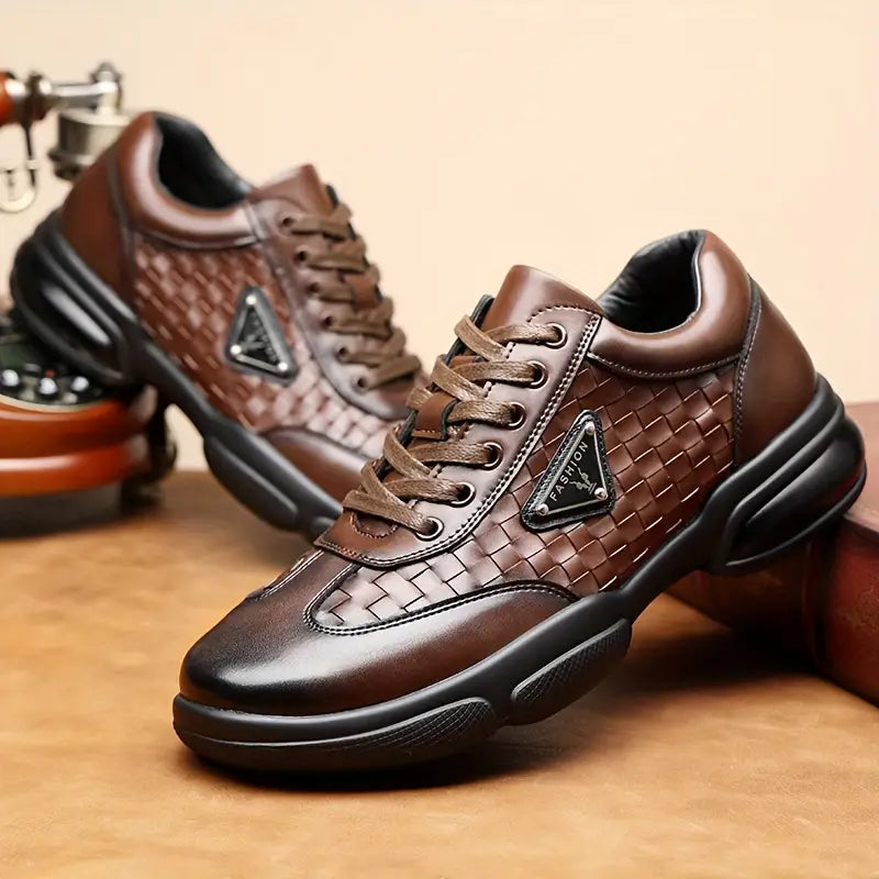 Elegante Herrenlederschuhe mit runder Schuhspitze.