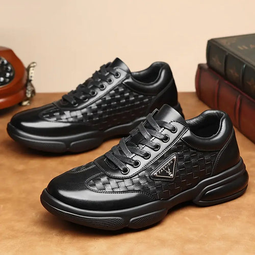 Elegante Herrenlederschuhe mit runder Schuhspitze.
