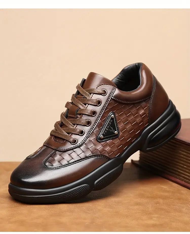 Elegante Herrenlederschuhe mit runder Schuhspitze.