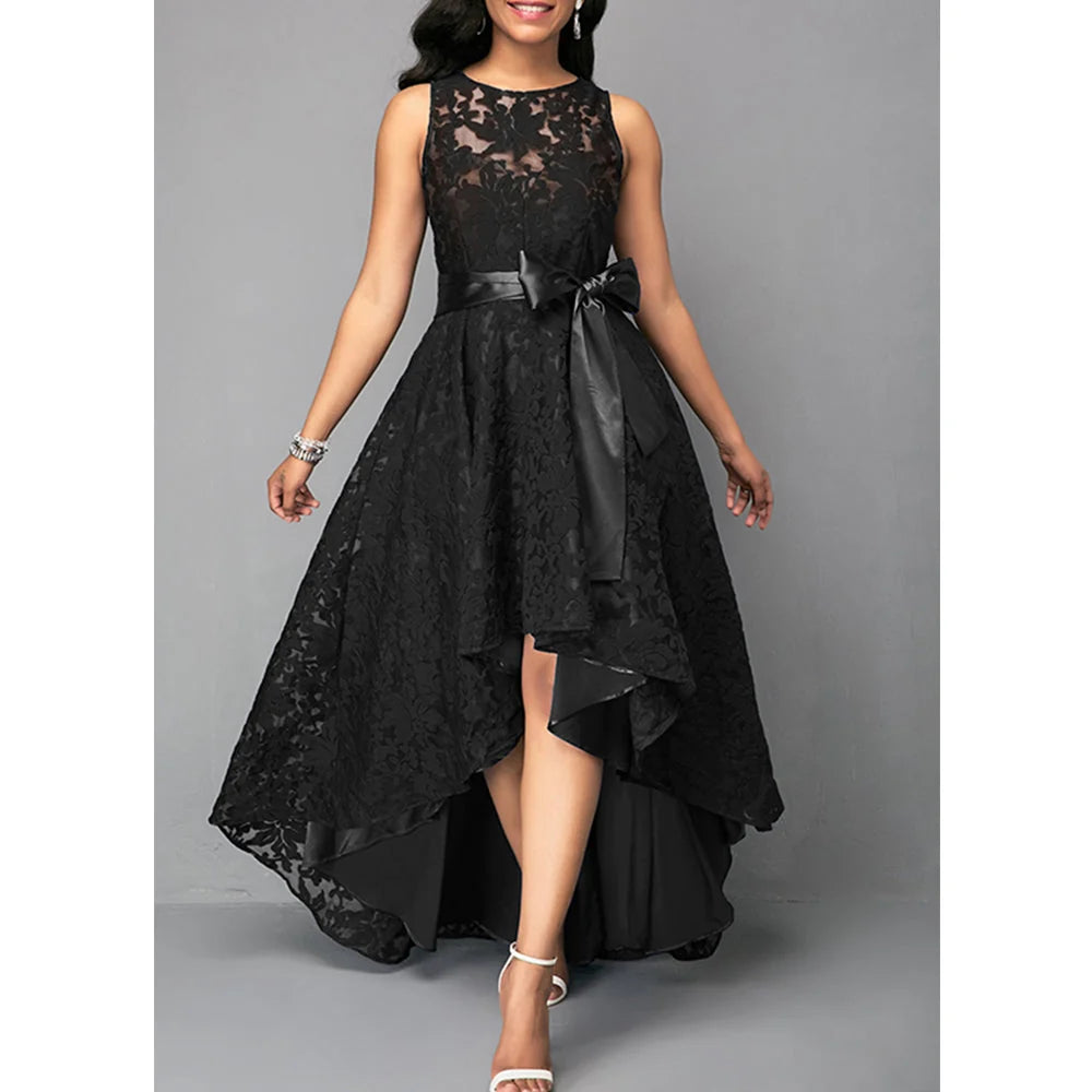 Exquisites asymmetrisches Spitzenkleid