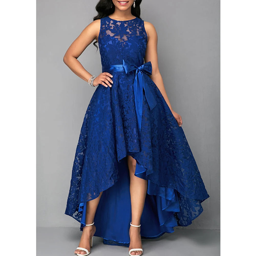 Exquisites asymmetrisches Spitzenkleid