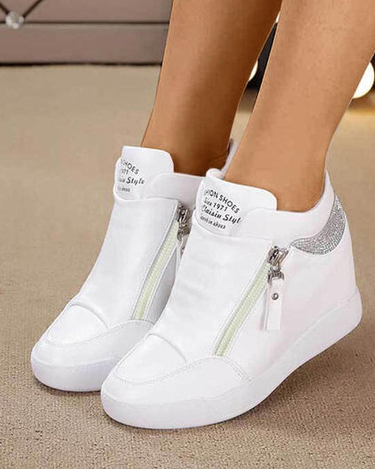 Sportschuhe mit Keilabsatz