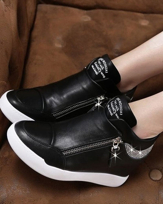 Sportschuhe mit Keilabsatz
