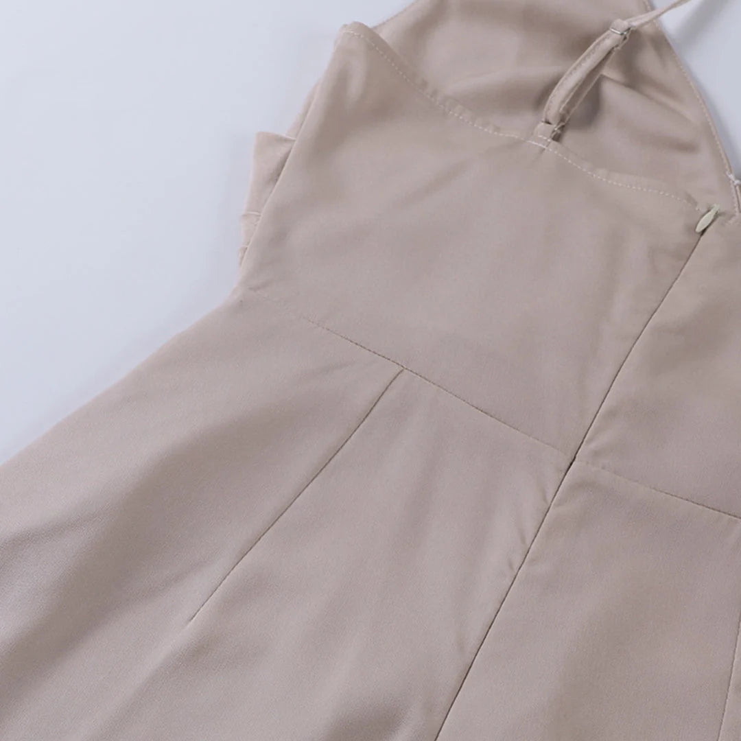 Festkleid mit Ausschnitt