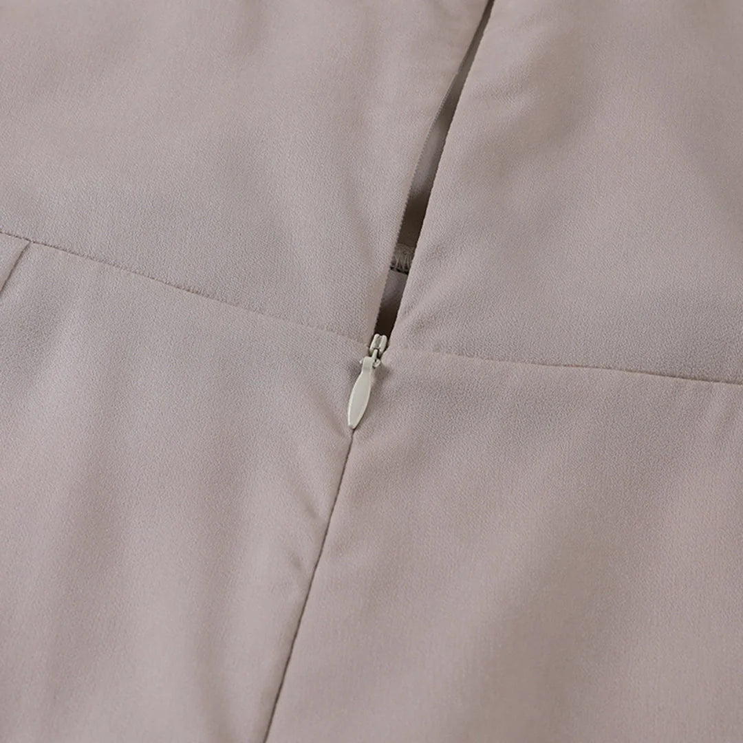 Festkleid mit Ausschnitt