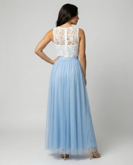 langes Kleid mit elegant fließender Chiffonspitze in Hellblau und Weiß