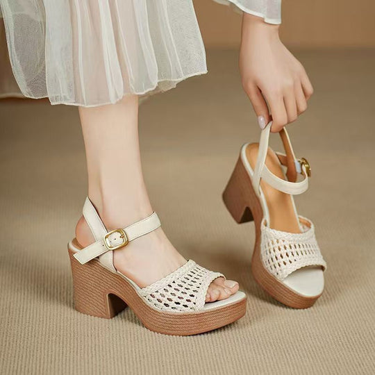Sandalias de tacón alto con tejido y estilo retro