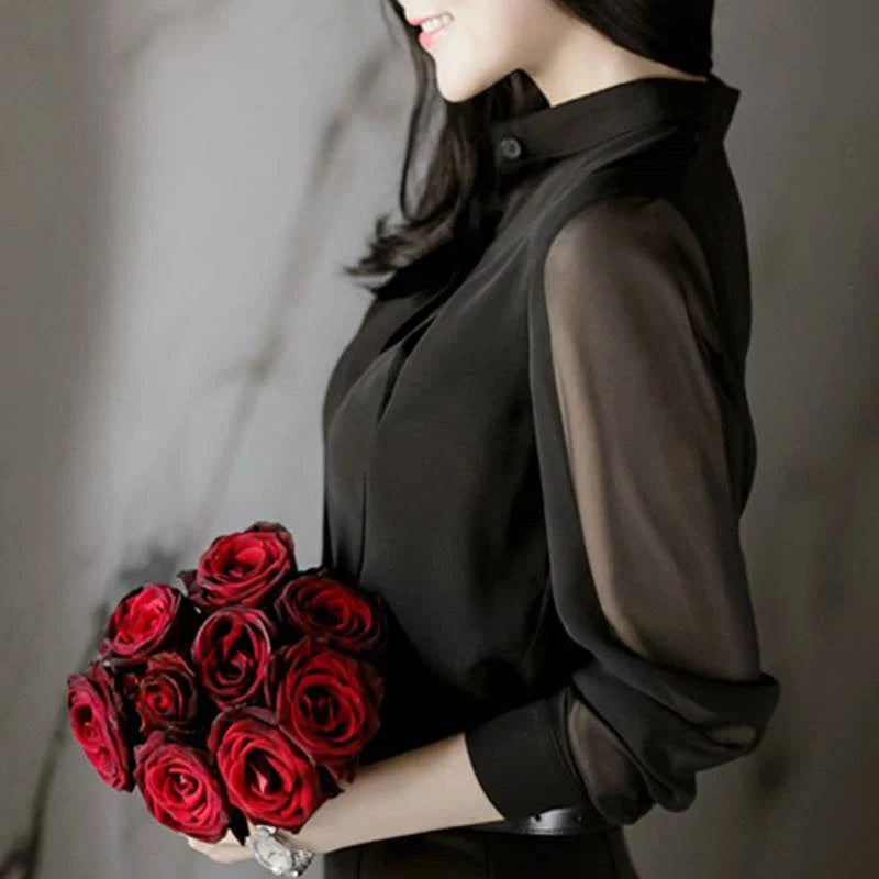 Bluse mit asymmetrischem Ausschnitt und Netzärmeln
