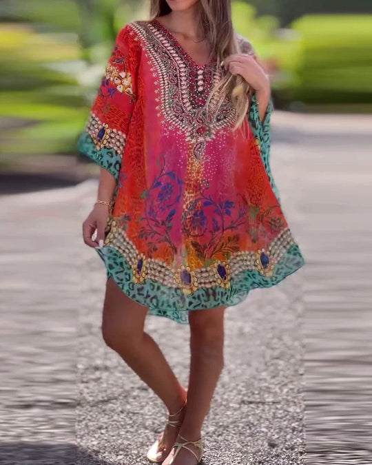 Damen Strandkleid Im Farbenfrohen Boho-Stil mit Verspieltem Design und Tiefem V-Ausschnitt