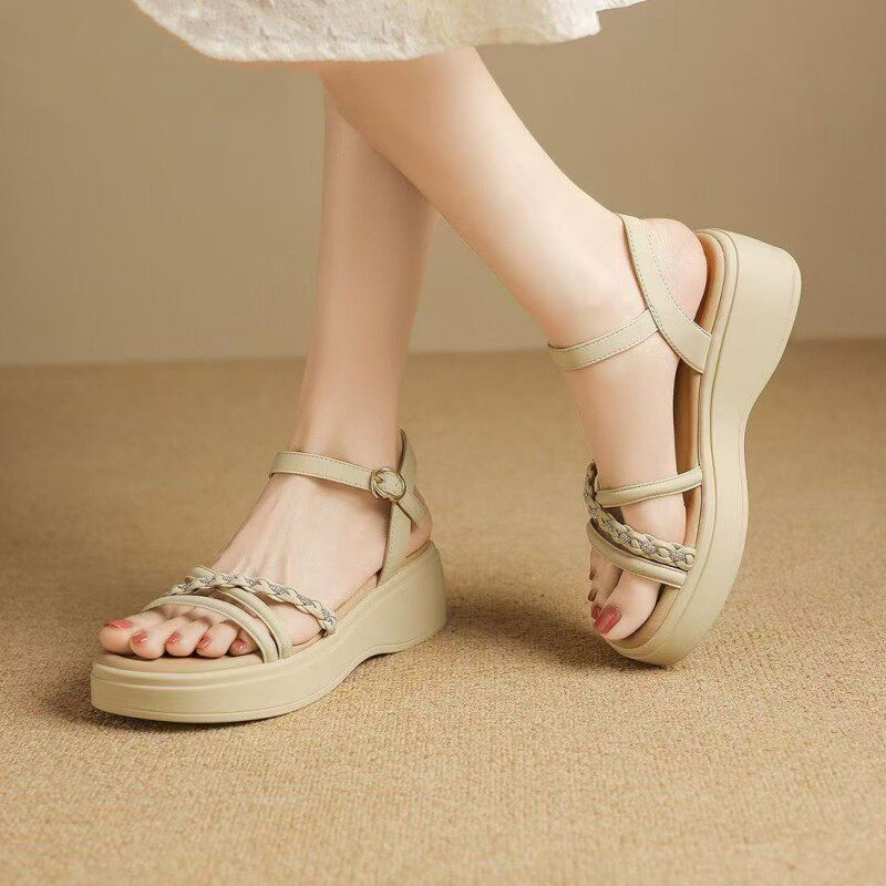 Sandalias de verano con pedrería y suela suave