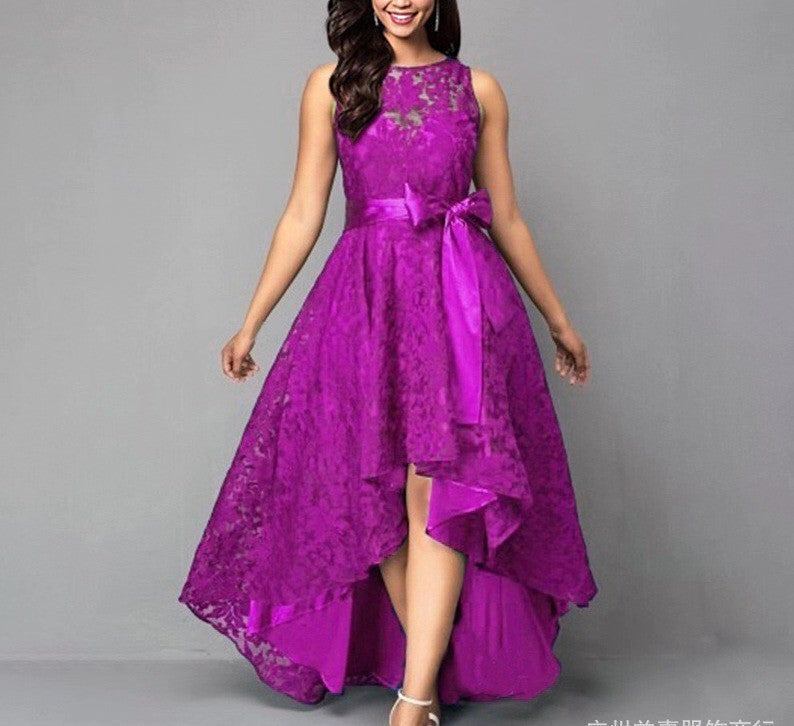 Exquisites asymmetrisches Spitzenkleid