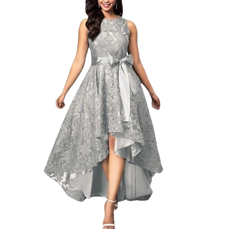 Exquisites asymmetrisches Spitzenkleid
