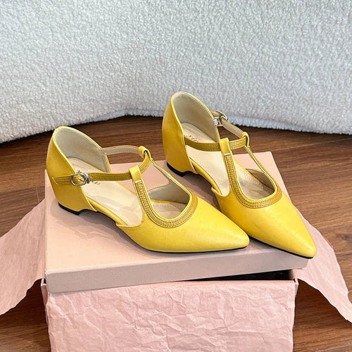 Legere Lederschuhe mit innenliegender Höhensteigerung und raffiniertem Design.