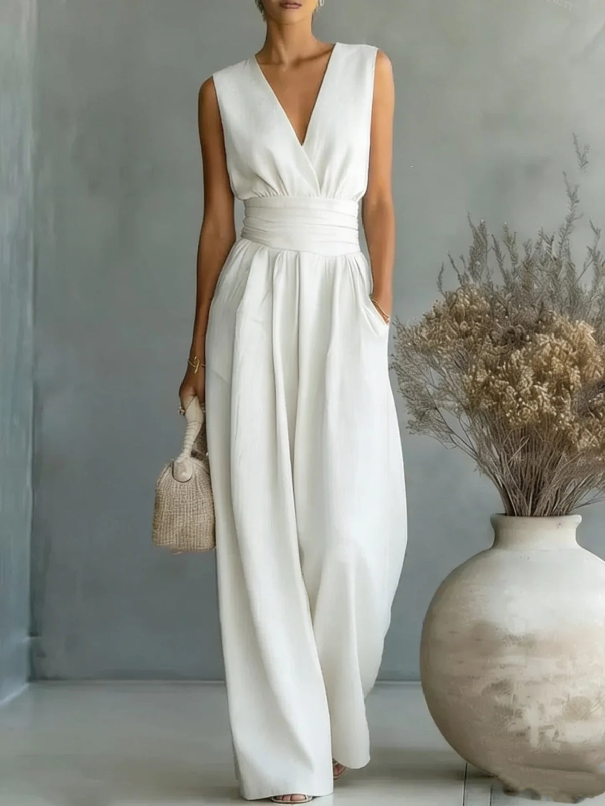 Eleganter Ärmelloser Jumpsuit mit Tiefem V-Ausschnitt, Taillenbund und Weitem Bein