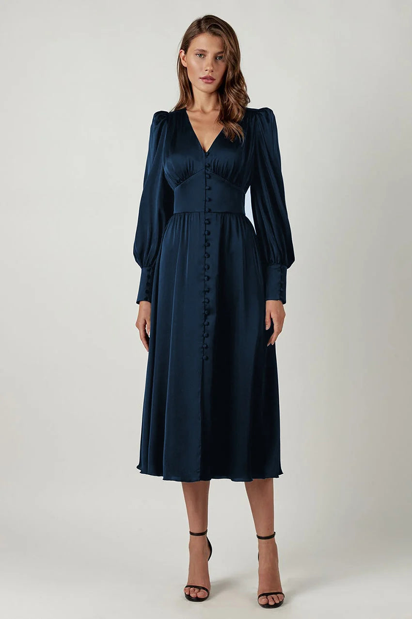 Elegante Satinkleider für Frühling und Sommer