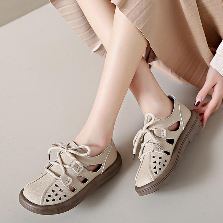 Sandalias ligeras con diseño calado