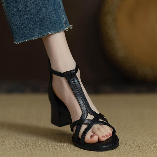 Sandalias de tacón medio con tiras cruzadas y puntera abierta