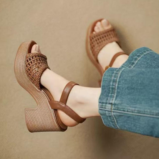 Sandalias de tacón alto con tejido y estilo retro