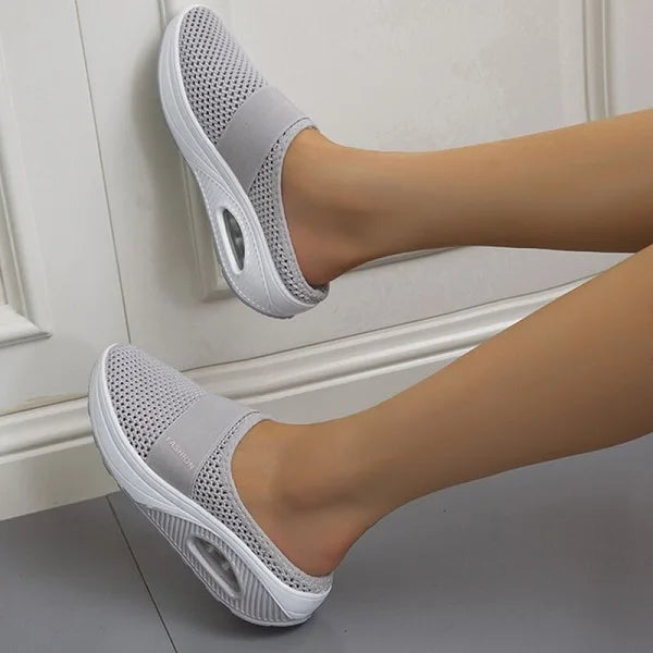 Damen Slip-On-Slipper aus Mesh mit strukturierter Sohle