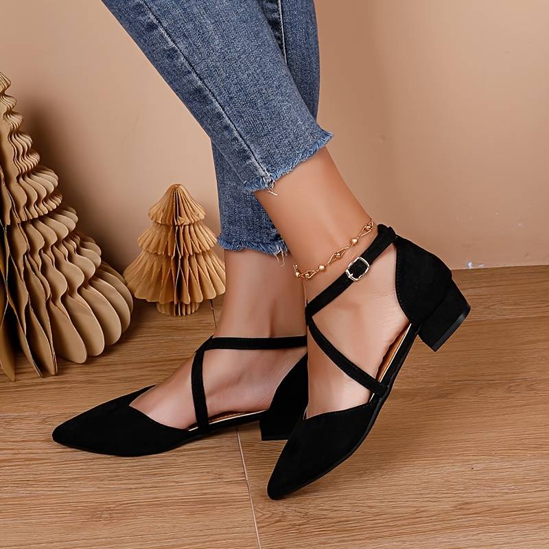 Vielseitige flache Damenschuhe mit spitzer Zehenpartie