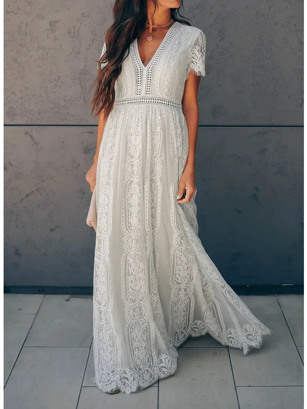 Kurzarm-Maxikleid aus Spitze mit V-Ausschnitt